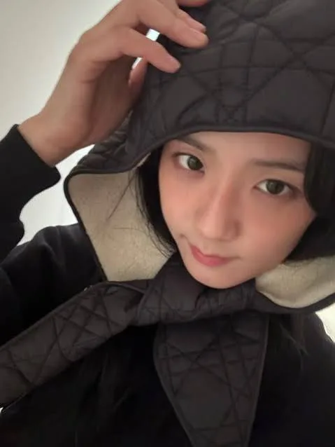tải xuống (9) Jisoo Chic Quilted Headscarf Hat – image 2 of 2